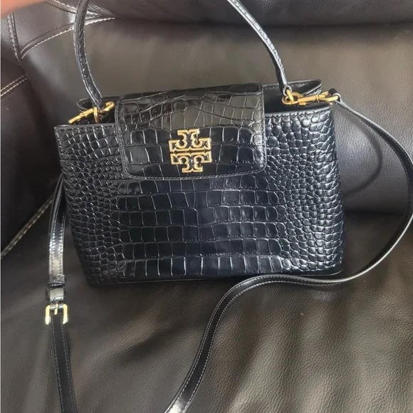 Elegant Black Crocodile-Embossed Handbag - Picture 12 of 15